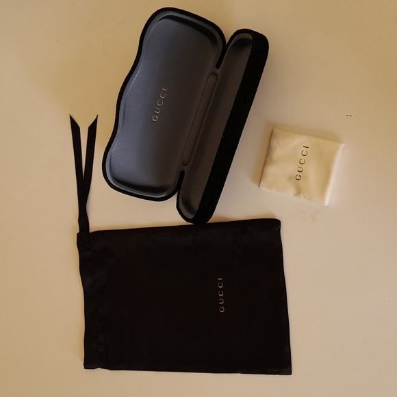 Gucci Accessories - NEW Gucci black velour velvet eyeglass sunglasses case blue clamshell case